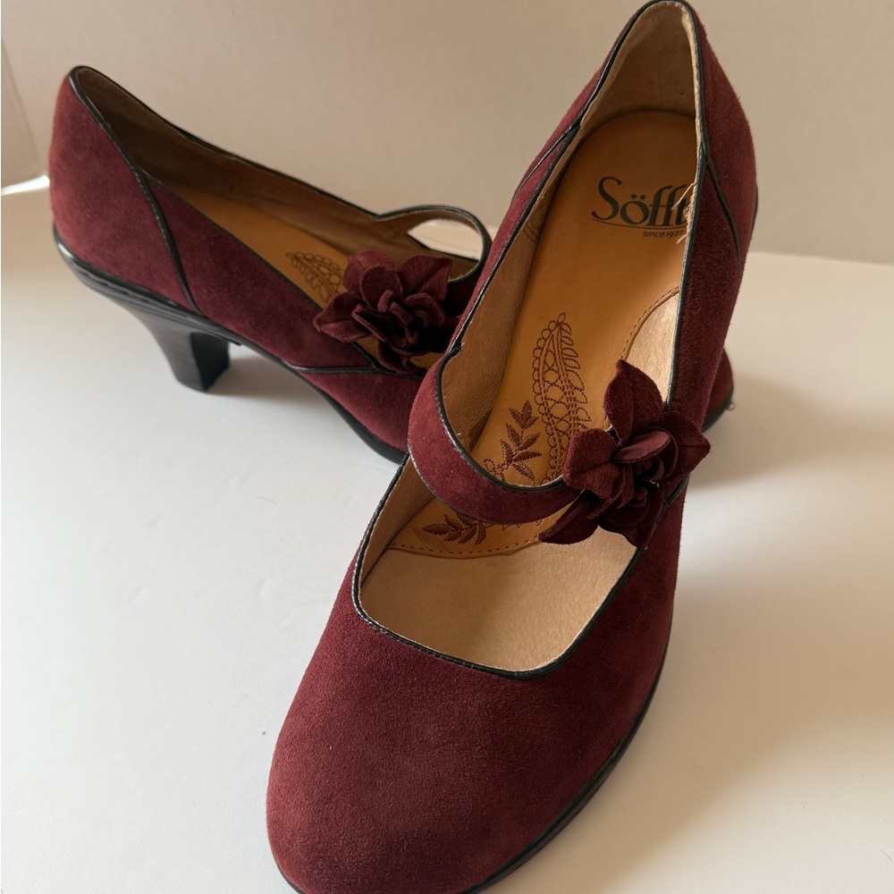 Sofft Burgundy Suede Heels with Floral Accent. Cottage core, Granny core